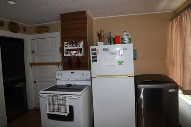 11 Tuttle St, Bellows Falls, VT 05101 - photo 4