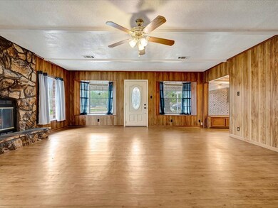 312 Pinecrest Dr, Trinity, TX 75862 - photo 5