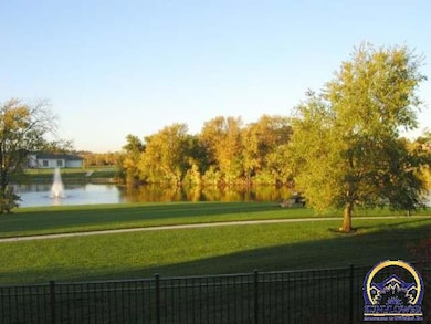 4401 SW Connemara Ln, Topeka, KS 66604 - photo 4