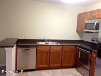176 East Court kitchen