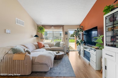 1303 Field Stone Dr, Jeffersonville, IN 47130 - photo 4