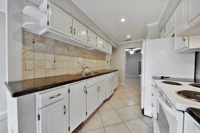 1111 Country Place Dr, Houston, TX 77079 - photo 7