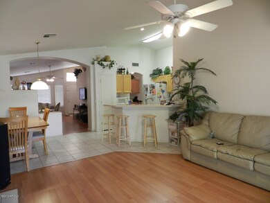 KITCHEN & FAMILY ROOM