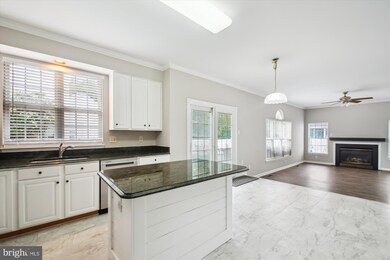 1528 Mckinan Ct, Severn, MD 21144 - photo 4