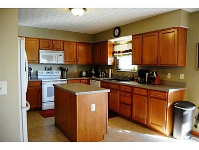 339 Victor Dr, Circleville, OH 43113 - photo 4