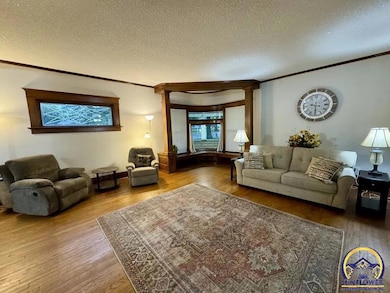 210 N 8th St, Hiawatha, KS 66434 - photo 4