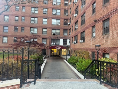 The Carol House unit 7F, Rego Park, NY 11374 - photo 2