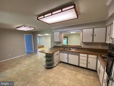 9602 Thornton Rolling Rd, Fredericksburg, VA 22408 - photo 5