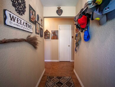 818 W 3rd St, Eddy, TX 76524 - photo 7