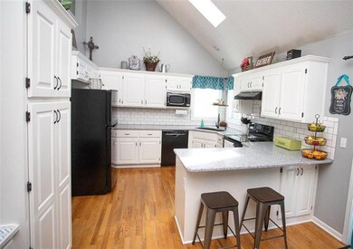 remodeled kitchen w quartz counter tops