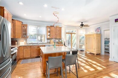 Gourmet Kitchen to eat-in and walks out to the per
