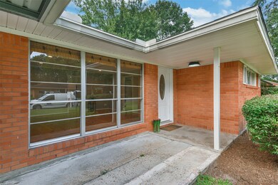 2102 Saxon Dr, Houston, TX 77018 - photo 6