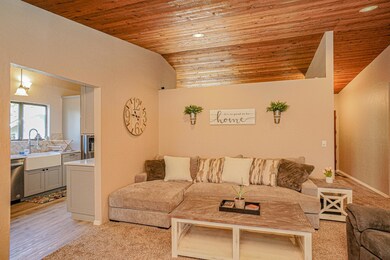 1760 NE Hillcrest Ln, Grants Pass, OR 97526 - photo 4