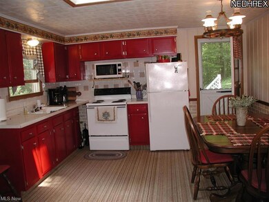 What a cute & nice kitchen