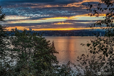 2425 Evergreen Point Rd, Medina, WA 98039 - photo 4