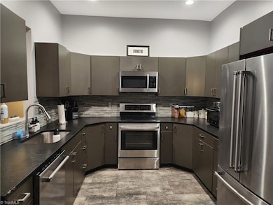 360 S Elm St unit 209, Greensboro, NC 27401 - photo 3