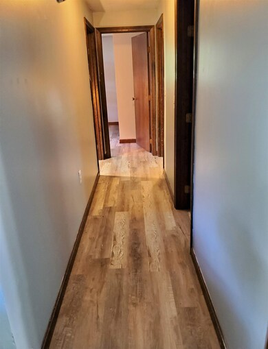 8 Wentworth Ln, Derry, NH 03038 - photo 5