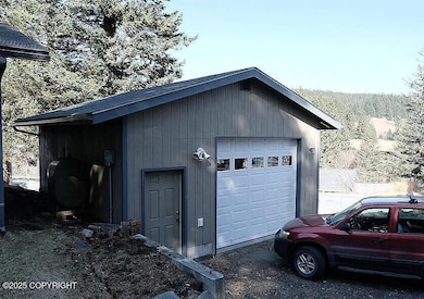 1322 Madsen Ave - Workshop