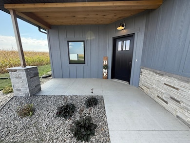 906 Funk Ave, Lakefield, MN 56150 - photo 2