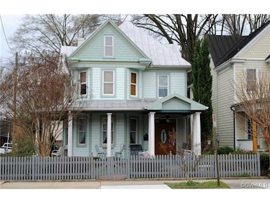 Front of house facing Floyd Ave.