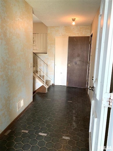 1915 W 66th St, Davenport, IA 52806 - photo 2