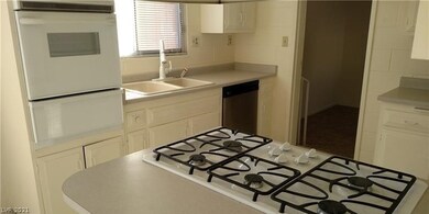 3066 Burnham Ave, Las Vegas, NV 89169 - photo 5