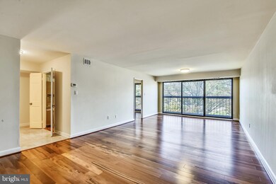 Treebrooke unit 310, Oakton, VA 22124 - photo 5
