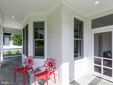 1024 Hillcrest Dr SW, Vienna, VA 22180 - photo 5