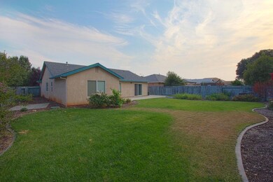 1084 Monterra Ln, Redding, CA 96002 - photo 5