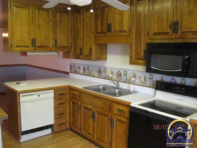 3524 SW Eveningside Dr, Topeka, KS 66614 - photo 7