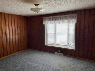 Family room with beautiful bay window!