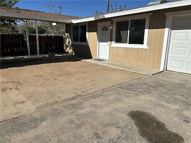 15784 Wanaque Rd unit C, Apple Valley, CA 92307 - photo 2