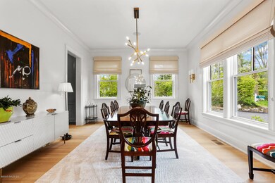 6 Perkley Ln Greenwich CT-large-008-051-