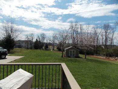 273 Jenwill Dr, Purlear, NC 28665 - photo 4