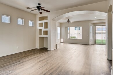 5-981292631-06 Living Room