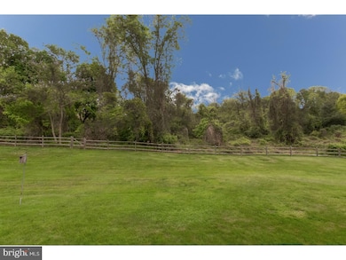 1381 Sycamore Mills Rd, Glen Mills, PA 19342 - photo 4