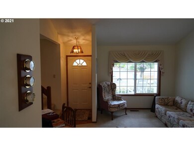 39534 Mccormick Dr, Sandy, OR 97055 - photo 2