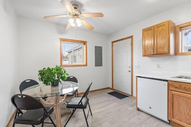 21-web-or-mls-463 Topping St-21.jpg