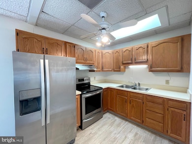 22322 Greenview Pkwy unit A, Great Mills, MD 20634 - photo 7