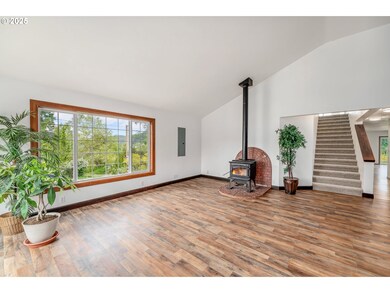 250 Valley View Rd, Sutherlin, OR 97479 - photo 4