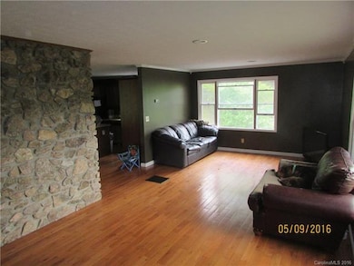 Large living room separated from kitchen and dinin