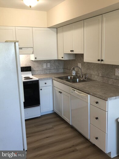 922 E Oak St, Palmyra, PA 17078 - photo 3