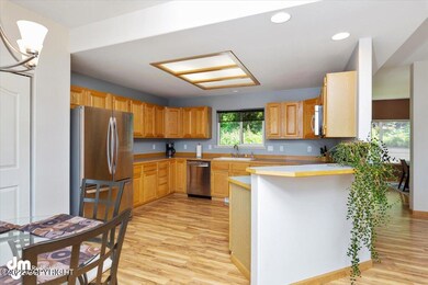 Breakfast Bar & Kitchen