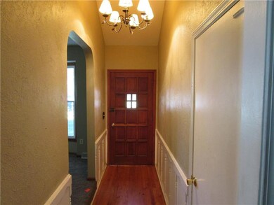 6122 Hauser Dr, Shawnee, KS 66216 - photo 2