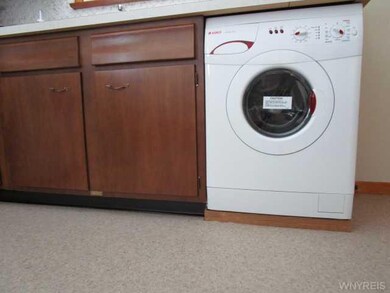 Kitchen WASHER / DRYER RIGHT IN YOUR UNIT!!!!!!!!!