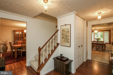 8000 Treasure Tree Ct, Springfield, VA 22153 - photo 2