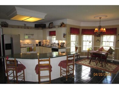 Open Kitchen wBreakfast Nook