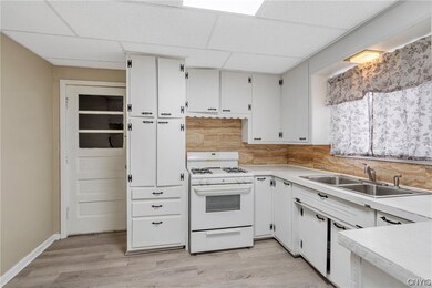 402 Oneida St unit 1, Fulton, NY 13069 - photo 3