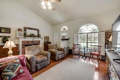 6412 Westgate Dr, North Richland Hills, TX 76182 - photo 4