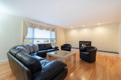 306 Hawthorne Ln, Orange, CT 06477 - photo 2